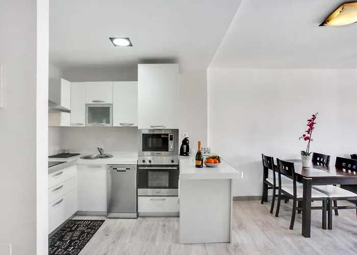 Lovely Mocan, Pool, Fast Wi-fi, Padel Court * פאלם-מאר