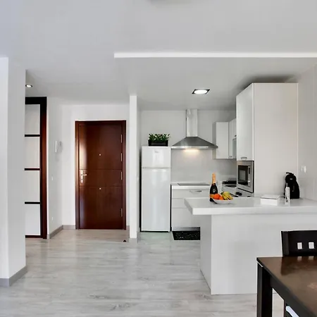 Lovely Mocan, Pool, Fast Wi-fi, Padel Court Apartment *